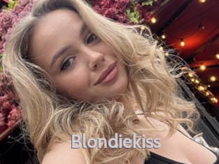 Blondiekiss