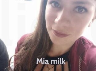 Mia_milk